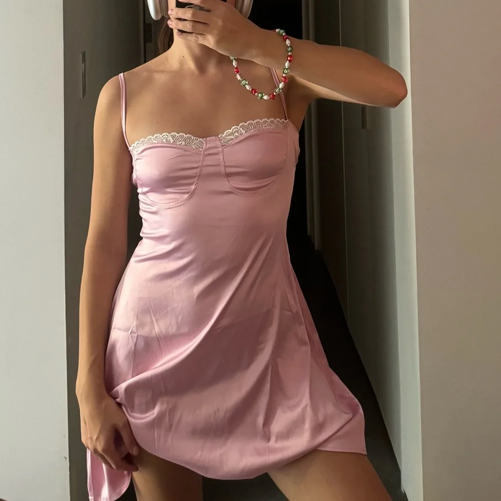 Baby pink satin babydoll dress - Picture 2 of 2